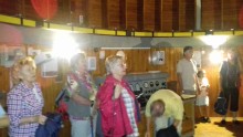 A MÁV VSC turistái a Piszkéstetői Obszervatóriumban. A Schmidt teleszkóp kupolája alatt.
