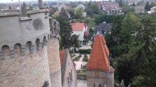 Székesfehérvár; Bory-vár. A Csúcsos Toronyból a környék látképe, alul a Rózsakert látható.