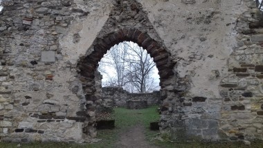 A Kövesdi templom romja. Fotó: Sándor Tibor