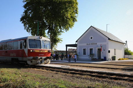 Vaja-Rohod állomás felújított épülete
